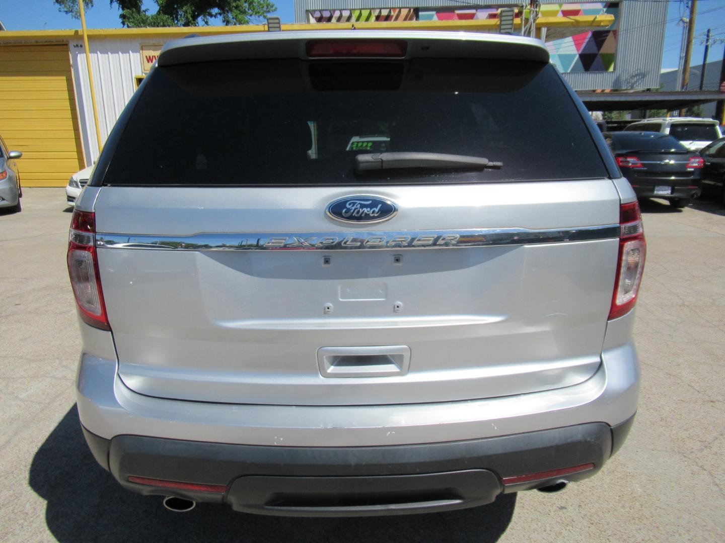 2015 Silver /Gray Ford Explorer XLT (1FM5K7B8XFG) with an 3.5L V6 F DOHC 24V engine, Automatic transmission, located at 1511 North Shepherd Dr., Houston, TX, 77008, (281) 657-1221, 29.798361, -95.412560 - 2015 FORD EXPLORER VIN: 1FM5K7B8XFGB17981 1 F M 5 K 7 B 8 X F G B 1 7 9 8 1 4 DOOR WAGON/SPORT UTILITY 3.5L V6 F DOHC 24V GASOLINE FRONT WHEEL DRIVE - Photo#22